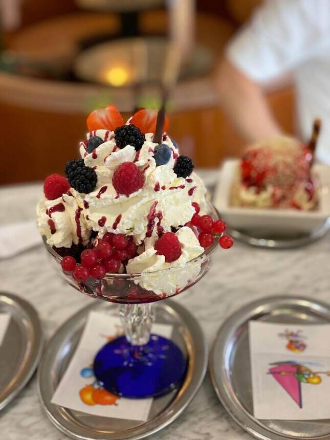 Eisbecher aus dem Eiscafé Venedig, Weingarten