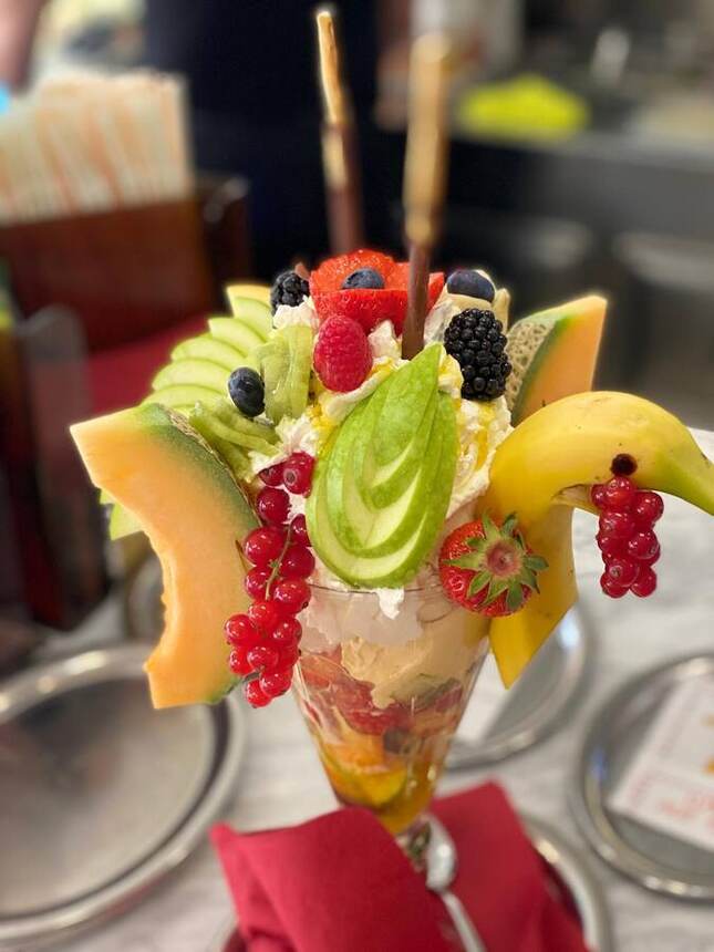 Eisbecher aus dem Eiscafé Venedig, Weingarten