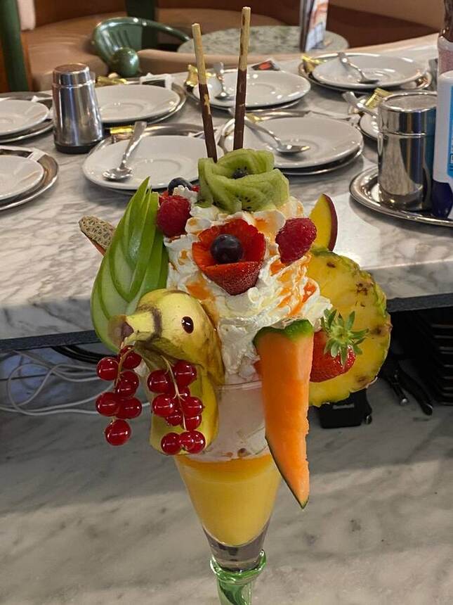 Eisbecher aus dem Eiscafé Venedig, Weingarten