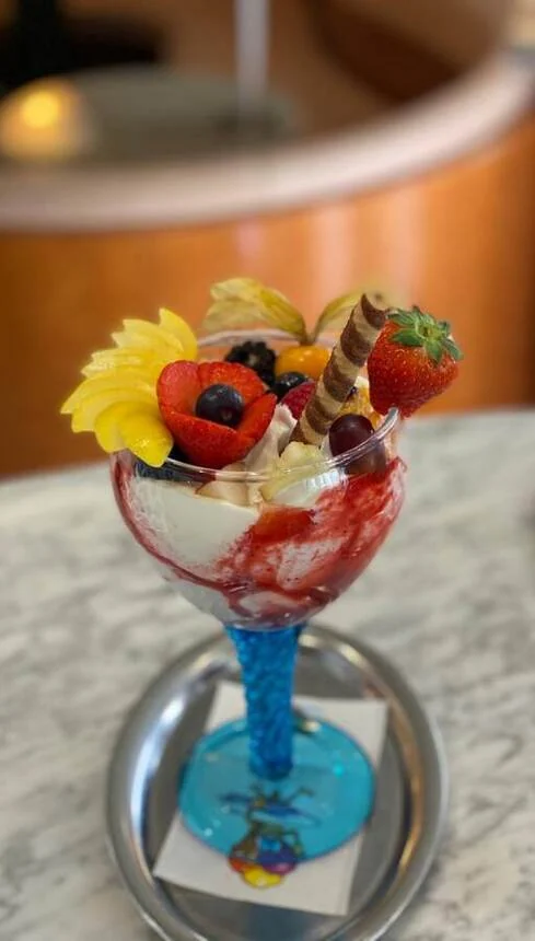 Eisbecher aus dem Eiscafé Venedig, Weingarten