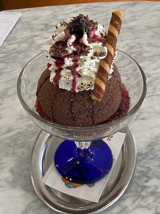 Eisbecher aus dem Eiscafé Venedig, Weingarten