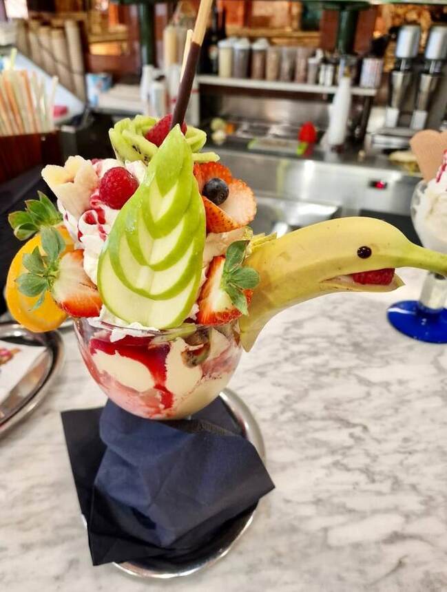 Eisbecher aus dem Eiscafé Venedig, Weingarten