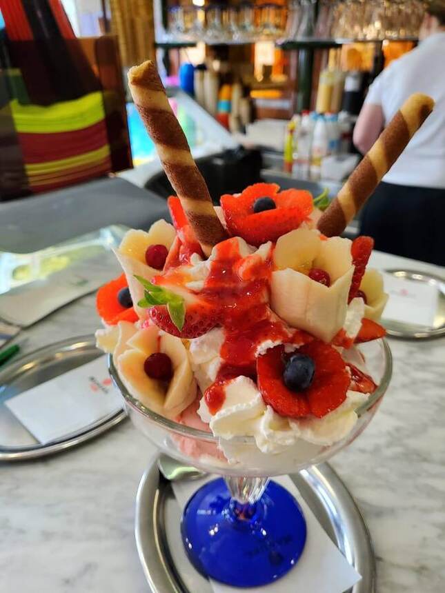 Eisbecher aus dem Eiscafé Venedig, Weingarten